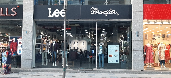 lee wrangler greece